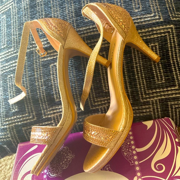 Sandals - Picture 4 of 5